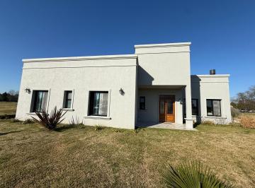 Casa · 217m² · 4 Ambientes · 2 Cocheras · Casa en Venta El Campo Cardales