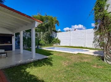 Casa de 17 ambientes, Córdoba · Urca - Suite en P. B - 4 D - 5 Bñ - 3 Coch - Quincho y Pileta