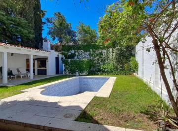 Casa de 17 ambientes, Córdoba · Urca - Suite en P. B - 4 D - 5 Bñ - 3 Coch - Quincho y Pileta