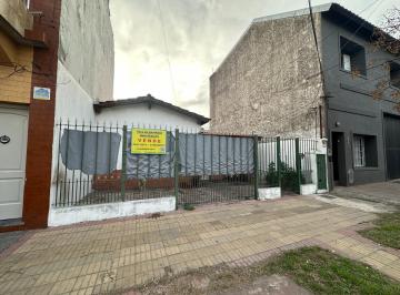 Casa de 3 ambientes, Lanús · Casa Sobre Lote de 8,66x 60 - Fondo y Pileta