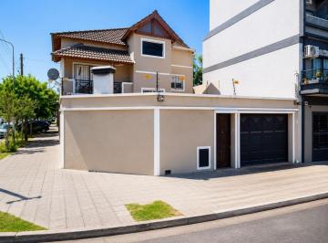 KNK-KNK-4952_2 · Oportunidad Casa 4 Dorm. 360 m² Cochera Escucha Oferta