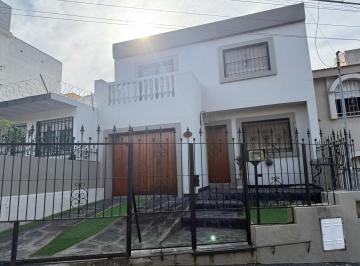 Casa · 140m² · 5 Ambientes · 1 Cochera · Duplex en Venta en Barrio Escobar, Zona Norte, 4 Dorm., Apto Credito