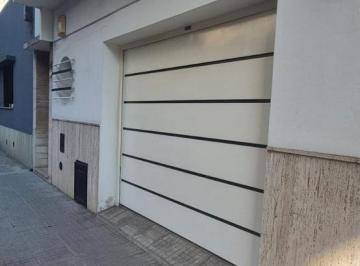 Casa · 165m² · 7 Ambientes · 1 Cochera · Casa en Centro - Cochera - Patio