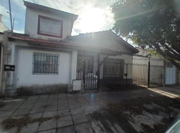 Casa · 142m² · 4 Ambientes · Casa a Refaccionar - R. de Escalada - Consulte Financiación