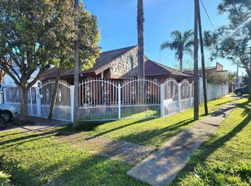 Casa · 121m² · 5 Ambientes · 2 Cocheras · Casa en La Plata