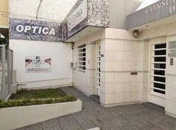 Local comercial · 100m² · Venta Muy Buen Local / Posible Casa con 2 Dorm. y Parq