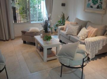Casa · 100m² · 3 Ambientes · 1 Cochera · Venta de Casa 3 Amb. C/depto 2 Amb. en Ramos Mejia - Excelente Estado y Ubicación