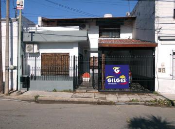 Casa · 140m² · 4 Ambientes · 1 Cochera · Venta de Casa 4 Amb. en Villa Sarmiento - Muy Buen Estado