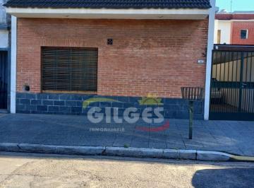 Casa · 200m² · 6 Ambientes · 1 Cochera · Venta de Casa 6 Amb. en Lomas del Mirador Sobre Lote de 8.66x24.68 Fondo Libre con Quincho