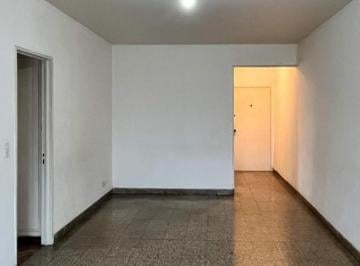Departamento · 75m² · 4 Ambientes · 1 Cochera · Amplio y Luminoso 4 Ambientes con Balcón + Cochera en Av Jujuy Al 1100 Caba.