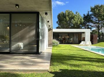 Casa de 4 ambientes, Costa Esmeralda · Alquiler Casa Encantadora Verano 2026 Costa Esmeralda Piscina
