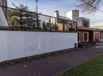 Casa · 282m² · 5 Ambientes · 2 Cocheras · Casa en Alberdi, Amplisimo Jardin