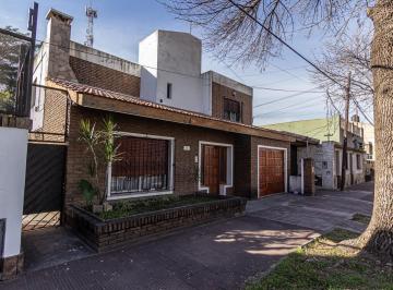 Casa · 282m² · 5 Ambientes · 2 Cocheras · Casa en Alberdi, Amplisimo Jardin