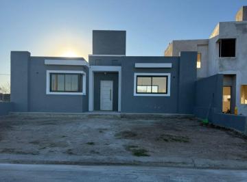 Casa · 85m² · 3 Ambientes · 1 Cochera · Casa en Venta - Valle Cercano