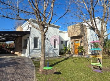Casa · 185m² · 4 Ambientes · 1 Cochera · Casa en Venta en Barrio Santa Guadalupe, Pilar del Este, Pilar