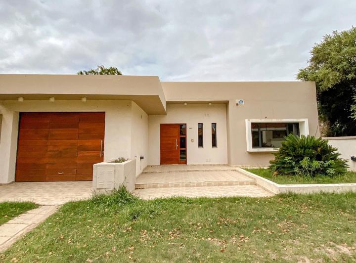 Casa · 192m² · 9 Ambientes · 1 Cochera