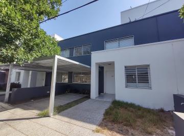 Casa · 180m² · 3 Dormitorios · 1 Cochera · ¡Alquiler! Dúplex en Urca - 3 Dorm.