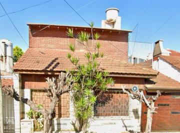 Casa · 70m² · 4 Ambientes · 1 Cochera · Casa en Venta en Ramos Mejia