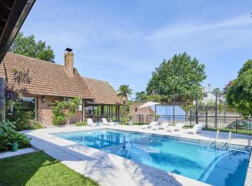 Casa · 600m² · 9 Ambientes · 2 Cocheras · Casa en Venta en Las Lomas de San Isidro