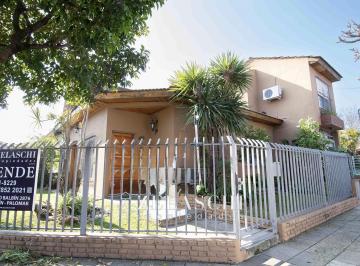 Casa · 220m² · 4 Ambientes · 2 Cocheras · Casa en Venta: Calle Macias - Ciudad Jardín