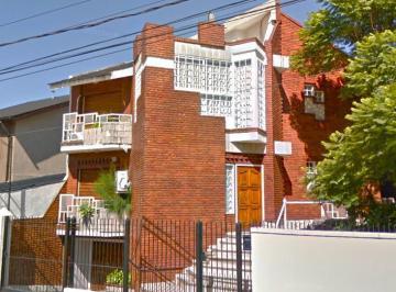 Casa · 285m² · 4 Dormitorios · 3 Cocheras · Chalet de 4 Amb, en 3 Plantas, Garage Hasta 3 Autos, Portón Automático y Parque 110 m².