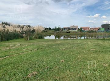 Terreno · 806m² · Lote a La Laguna en Venta, Orientación Noreste - Barrio Cerrado