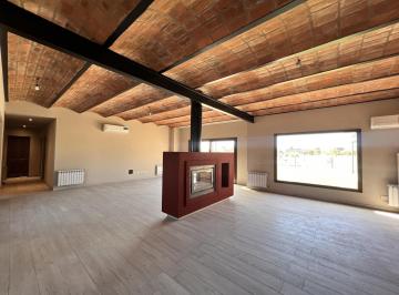 Casa · 237m² · 5 Ambientes · 2 Cocheras · Venta o Permuta Parcial Casa de Cinco Ambientes con Pileta en Chacras de La Cruz