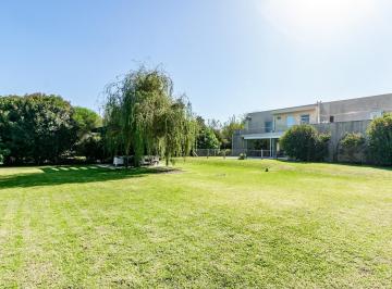 Casa · 487m² · 8 Ambientes · 6 Cocheras · Venta Casa Moderna en Armenia Country Club, del Viso Pilar