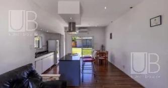 Casa · 300m² · 3 Ambientes · 1 Cochera · Casa en Arturo Segui