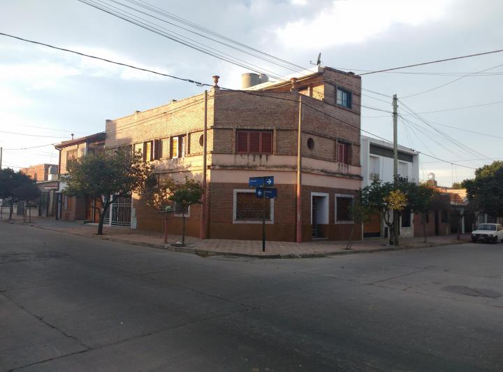Casa · 300m² · 9 Ambientes · 1 Cochera