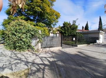Casa en Venta de 3 ambientes  · Venta Casa Av Hipolito Irigoyen y Agustin Alvarez