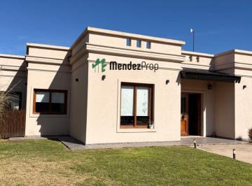 Casa · 145m² · 4 Ambientes · 4 Cocheras · Alquiler Temporal en Barrio Privado Cruz del Sur