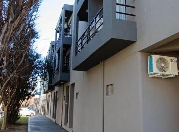 Departamento de 1 ambiente, Lomas de Zamora · Monoambiente con Patio y Cochera