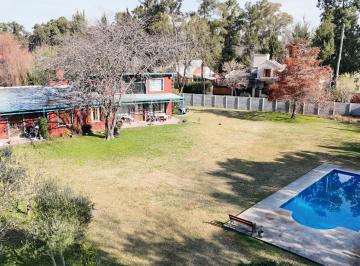 Casa · 173m² · 4 Ambientes · Casa con Piscina Ubicada en El Barrio La Bota - Benavidez