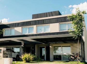 Casa · 142m² · 6 Ambientes · 1 Cochera · Duplex 3 en Distrito Sur