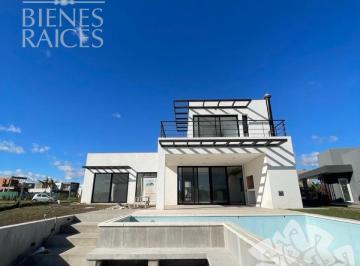 Casa · 182m² · 6 Ambientes · 2 Cocheras · Casa en Venta en San Sebastián Al Agua con Muelle