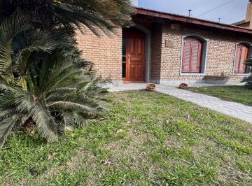 Casa de 5 ambientes, Carmen de Areco · Oportunidad: Casa Lista Para Mudarse en Zona Urbana - Carmen de Areco.
