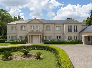 Casa · 528m² · 7 Ambientes · 2 Cocheras · Importante Casa en Alquiler en Highland Park
