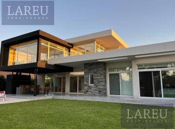 Casa · 400m² · 5 Ambientes · Casa en Alquiler - Barrio La Berlina