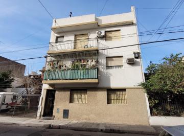 PH de 2 ambientes, Liniers · PH 2 Ambientes Al Frente 2do Piso por Escalera con Balcon Muy Luminoso