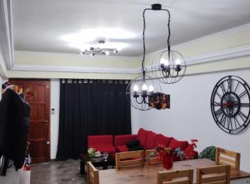 PH · 200m² · 4 Ambientes · 1 Cochera · PH 4 en Alquiler en Ramos Mejía en Alquiler