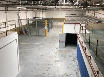 Depósito · 1450m² · 8 Ambientes · 10 Cocheras · Depósito en Alquiler - Oficinas - Baños - Flores