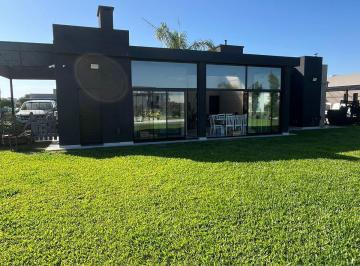 Casa de 5 ambientes, Ezeiza · Casa en Venta de 3 Dorm. C/ Cochera en Los Talas