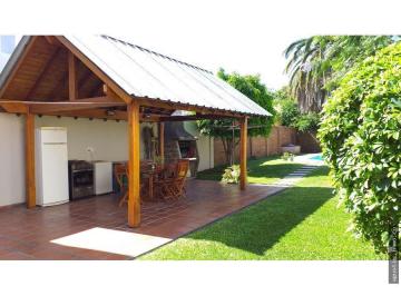 Casa · 150m² · 4 Dormitorios · 1 Cochera · Excelente Casa a La Venta en Ituzaingo