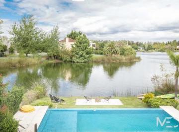 Casa · 280m² · 4 Ambientes · 1 Cochera · Casa en Venta en Altamira, Rincón de Milberg