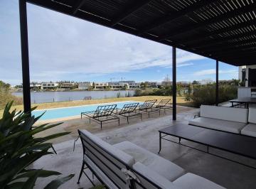 Casa · 360m² · 8 Ambientes · 2 Cocheras · Casa 5 Dorm en Suite Venta/alquiler a La Laguna | Barbarita