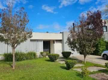 Casa · 180m² · 4 Ambientes · 2 Cocheras · Venta Casa en Una Planta en Barrio Cerrado La Comarca