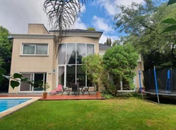 Casa de 10 ambientes, Almirante Brown · Casa en Venta en Adrogué Chico