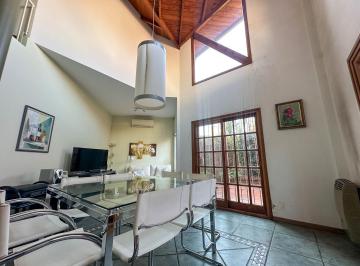 Casa · 183m² · 4 Ambientes · 1 Cochera · Casa Lote Propio en Venta en Martínez 4 Ambientes