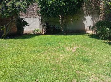 Casa · 75m² · 4 Ambientes · 1 Cochera · Casa en Arroyito con Amplio Jardín y Potencial de Expansión